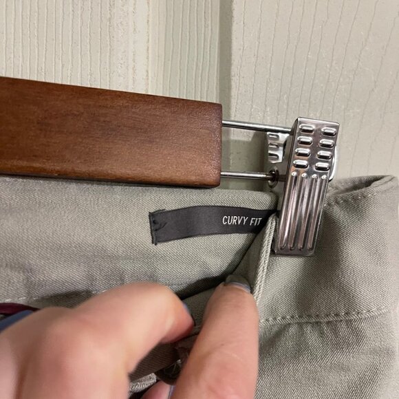 Eddie Bauer Womens Khaki Tan Pockets Straight Leg Mid Rise Trouser Pants Size 6P - Picture 3 of 8